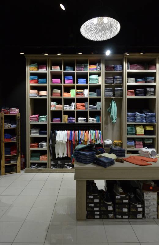 STAFF Jeans & Co - One Salonica — φωτογραφία 4
