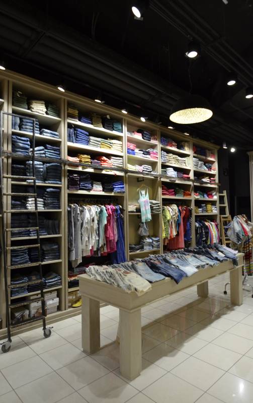 STAFF Jeans & Co - One Salonica — φωτογραφία 7