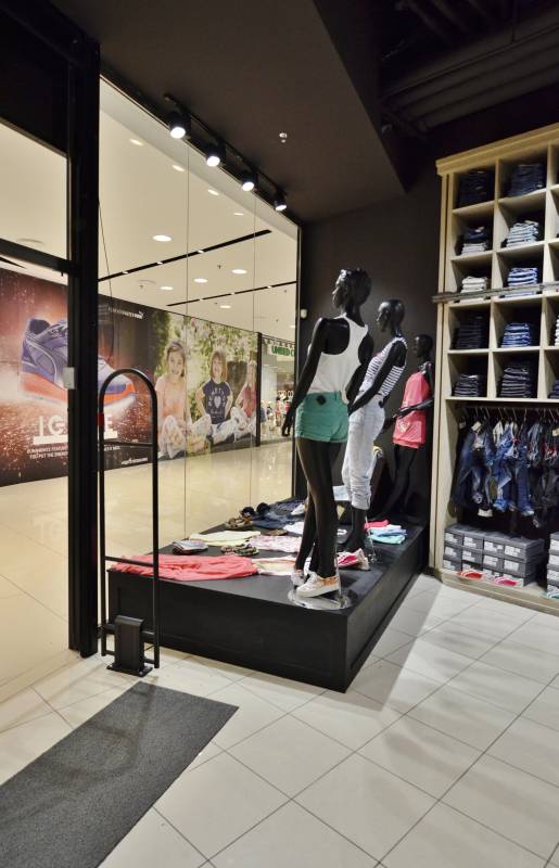 STAFF Jeans & Co - One Salonica — φωτογραφία 8