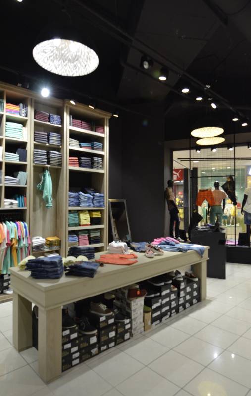 STAFF Jeans & Co - One Salonica — φωτογραφία 10