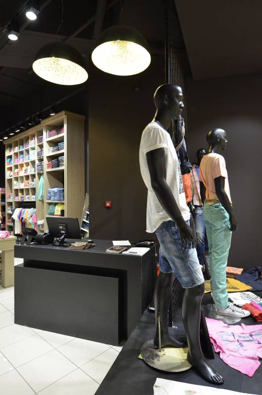 STAFF Jeans & Co - One Salonica — φωτογραφία 12