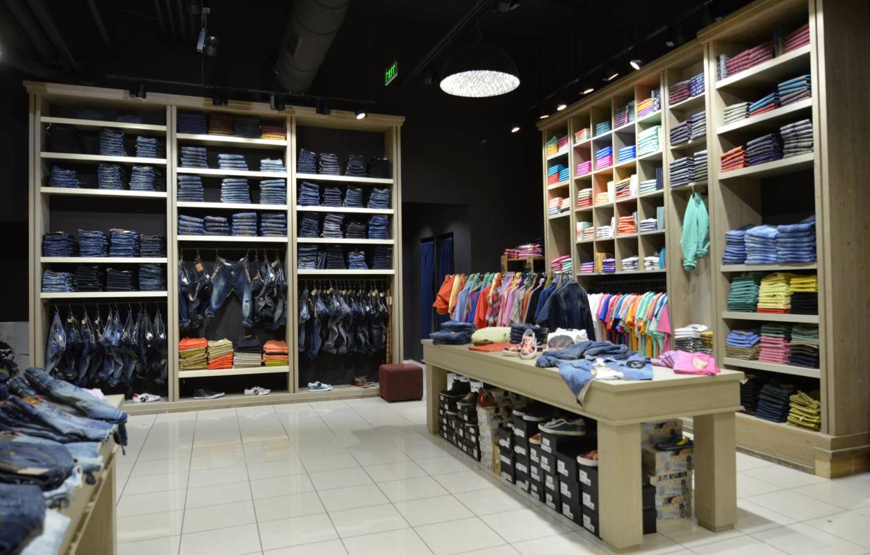STAFF Jeans & Co - One Salonica — φωτογραφία 18