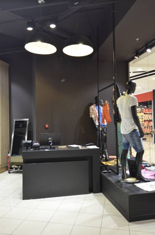 STAFF Jeans & Co - One Salonica — φωτογραφία 22