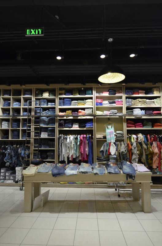 STAFF Jeans & Co - One Salonica — φωτογραφία 23
