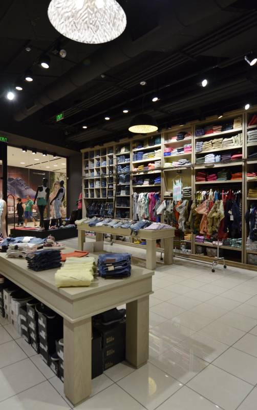 STAFF Jeans & Co - One Salonica — φωτογραφία 26